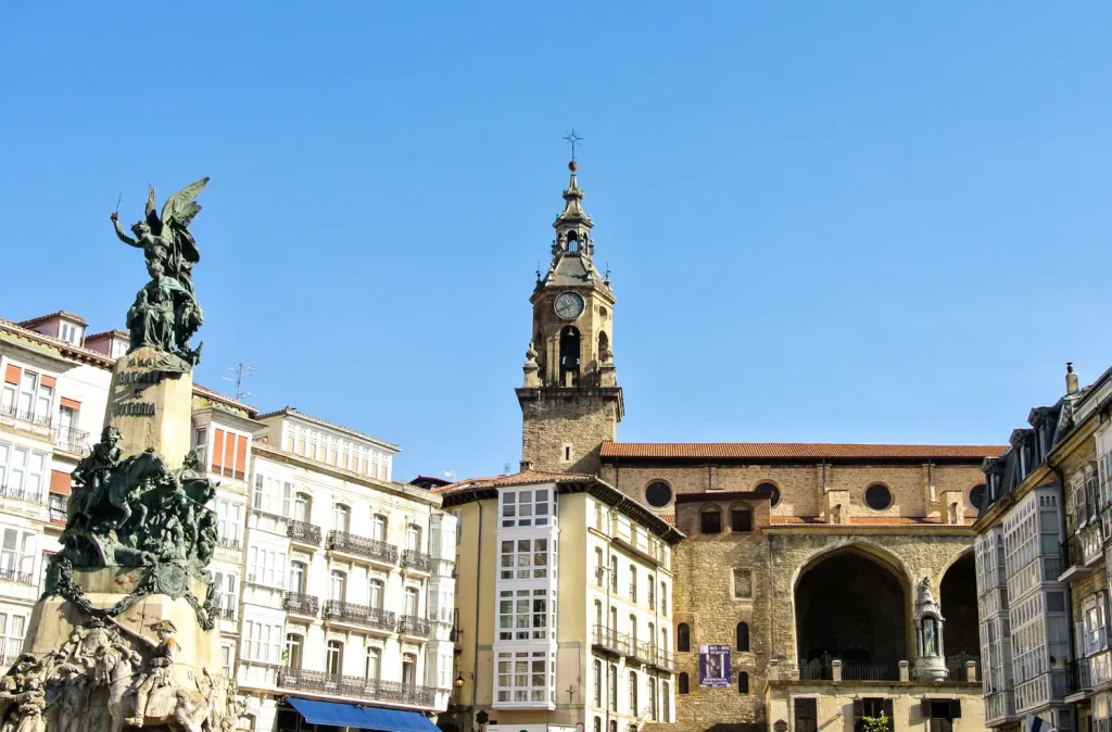 VITORIA Y SU CATEDRAL – RENACIMIENTO Y TRADICION